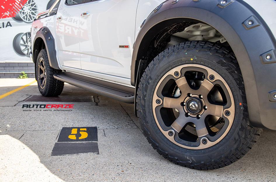 HOLDEN COLORADO BEAST BLACK MACHINED WITH DARK TINT